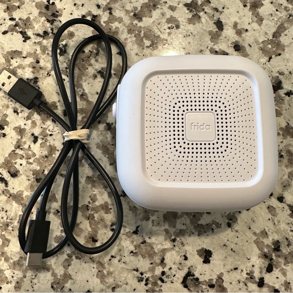 2-in-1 Fridababy portable sound machine and nightlight